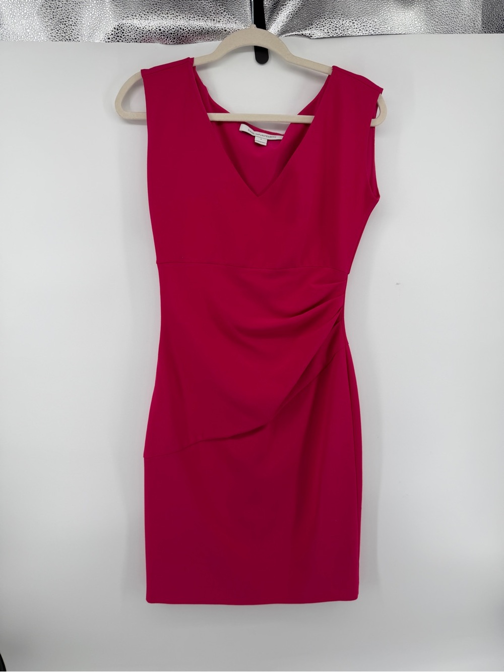 Diane Von Furstenberg Barbiecore MobWife Wedding Fuchsia V‑Neck Sheath Dress Sz4
